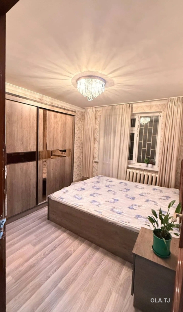 4 комнатная квартира, 1, 80 м²