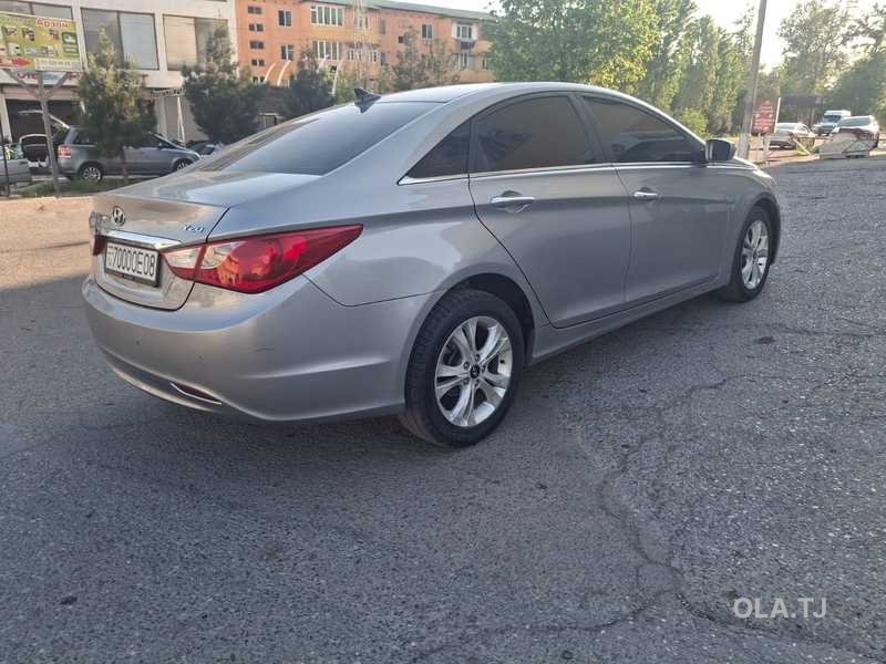 Hyundai Sonata,  2010