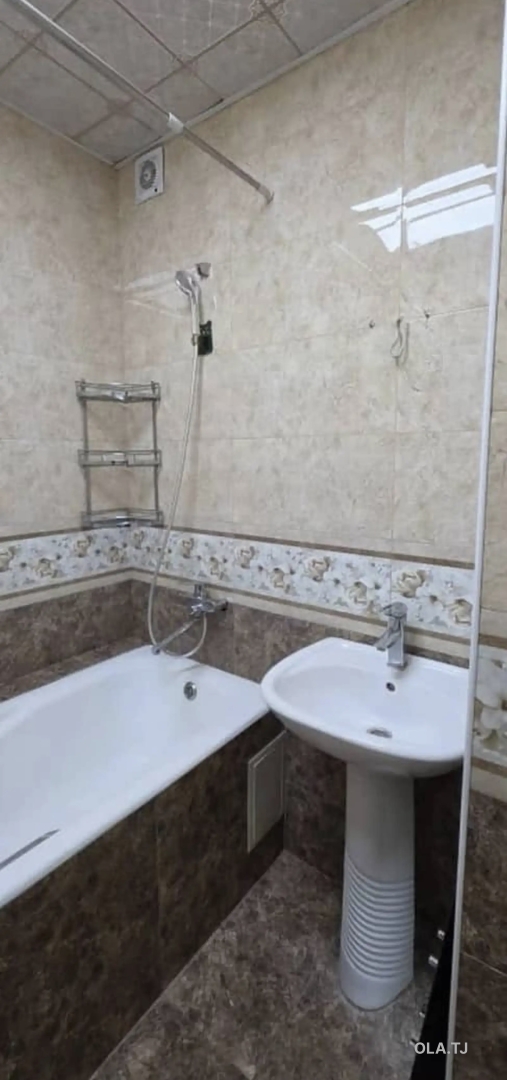 3 комнатная квартира, 2 этаж, 140 м²
