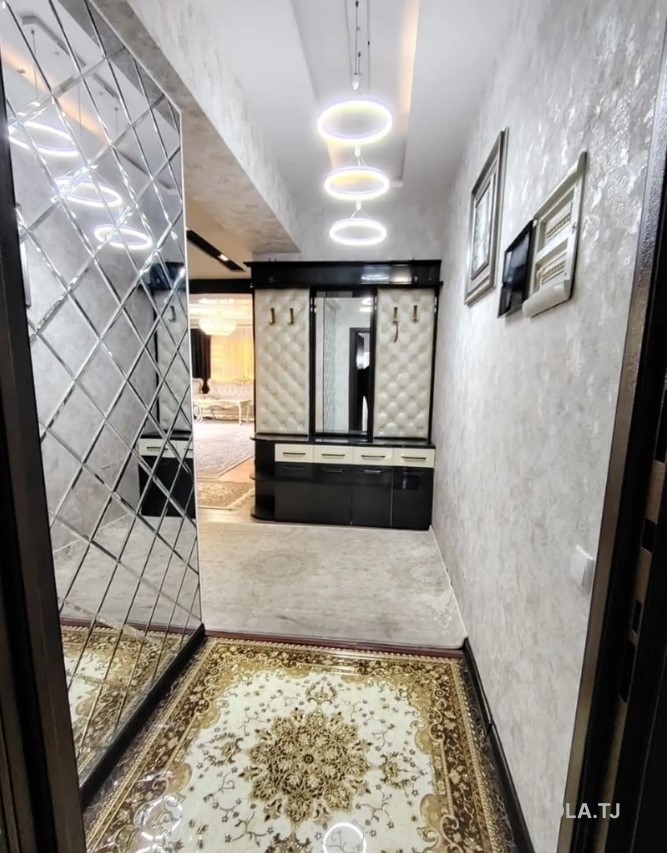 4 комнатная квартира, 11, 241 м²