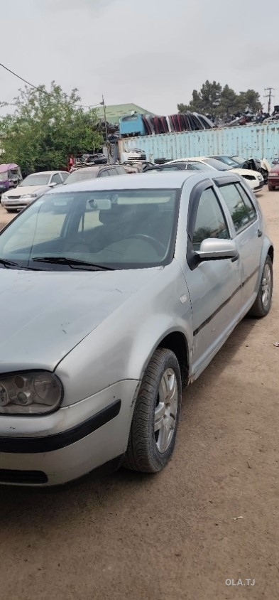 Volkswagen Golf,  1999