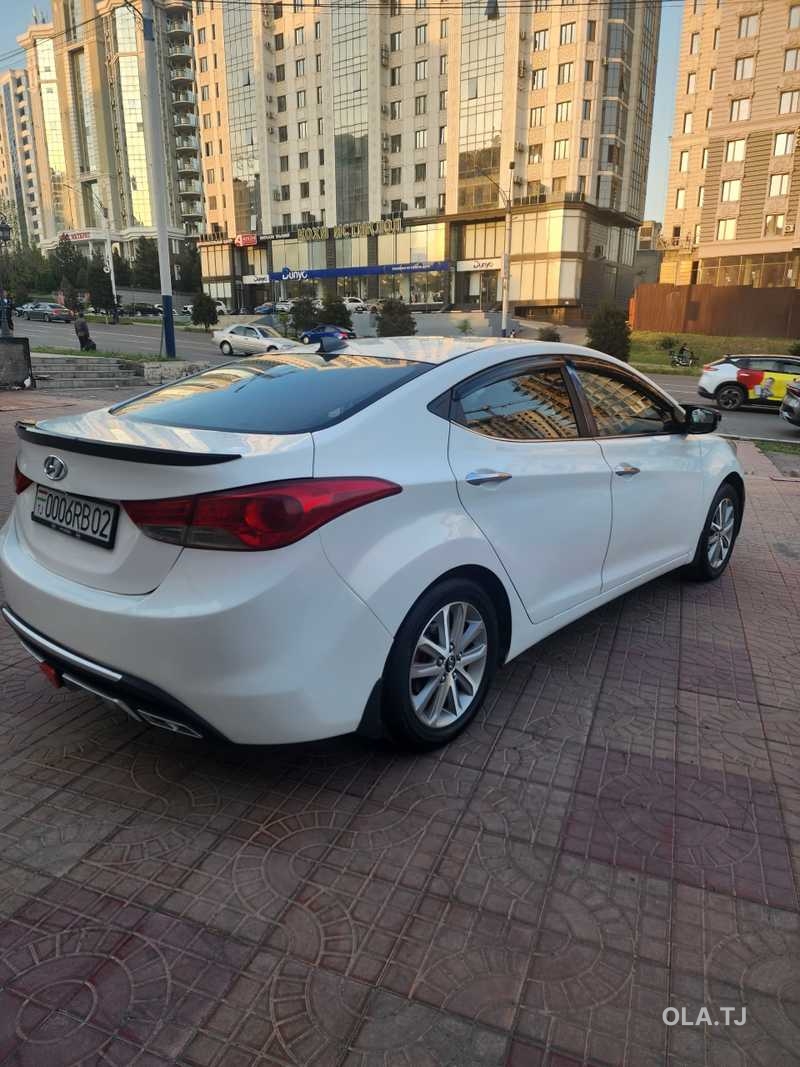 Hyundai Elantra,  2012