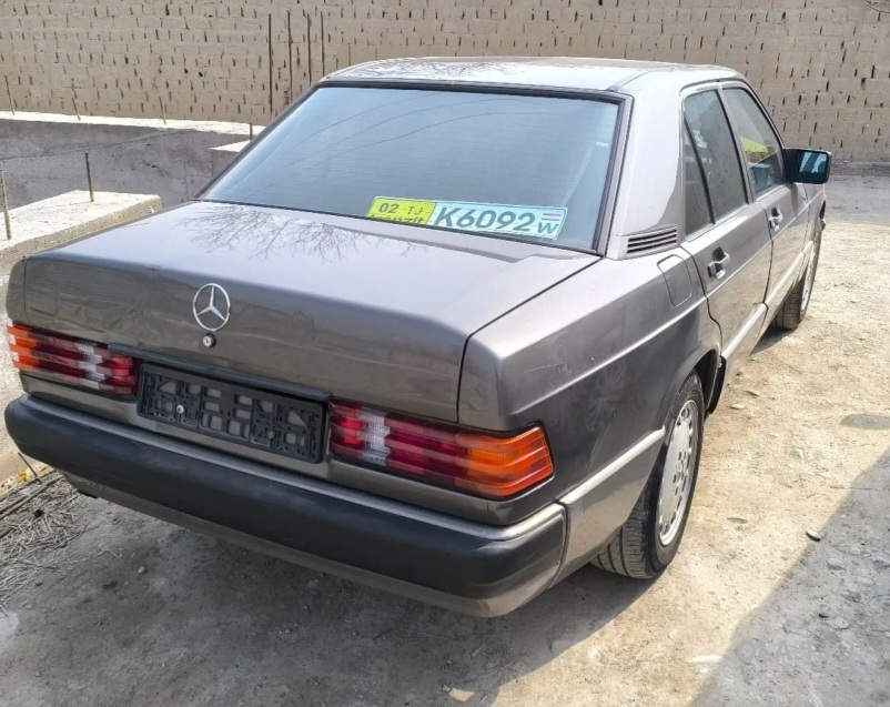Mercedes-Benz W201,  1989