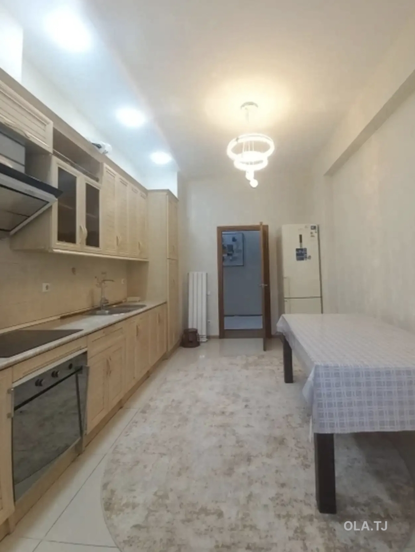 3 комнатная квартира, 3 этаж, 140 м²