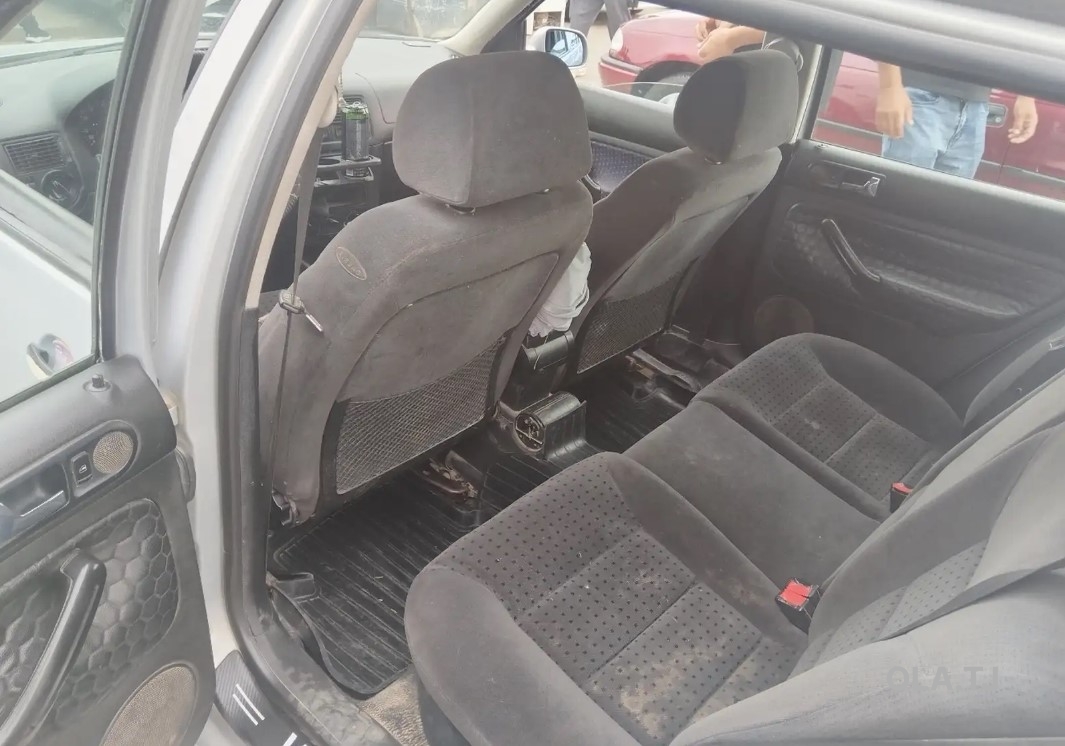 Volkswagen Golf,  1998