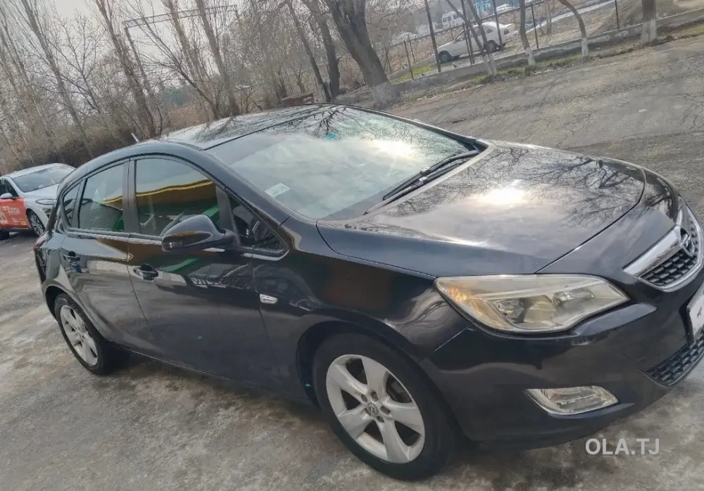Opel Astra J,  2010