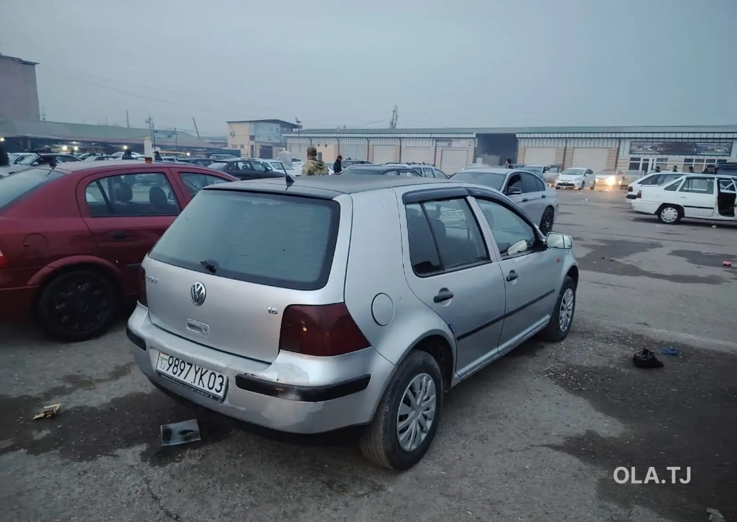 Volkswagen Golf,  1999