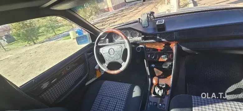 Mercedes-Benz W124,  1995