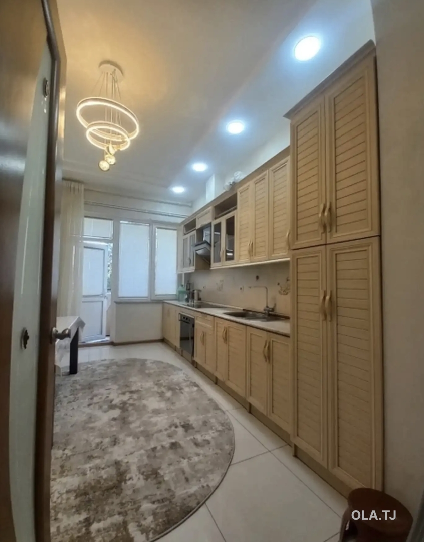 3 комнатная квартира, 3 этаж, 140 м²