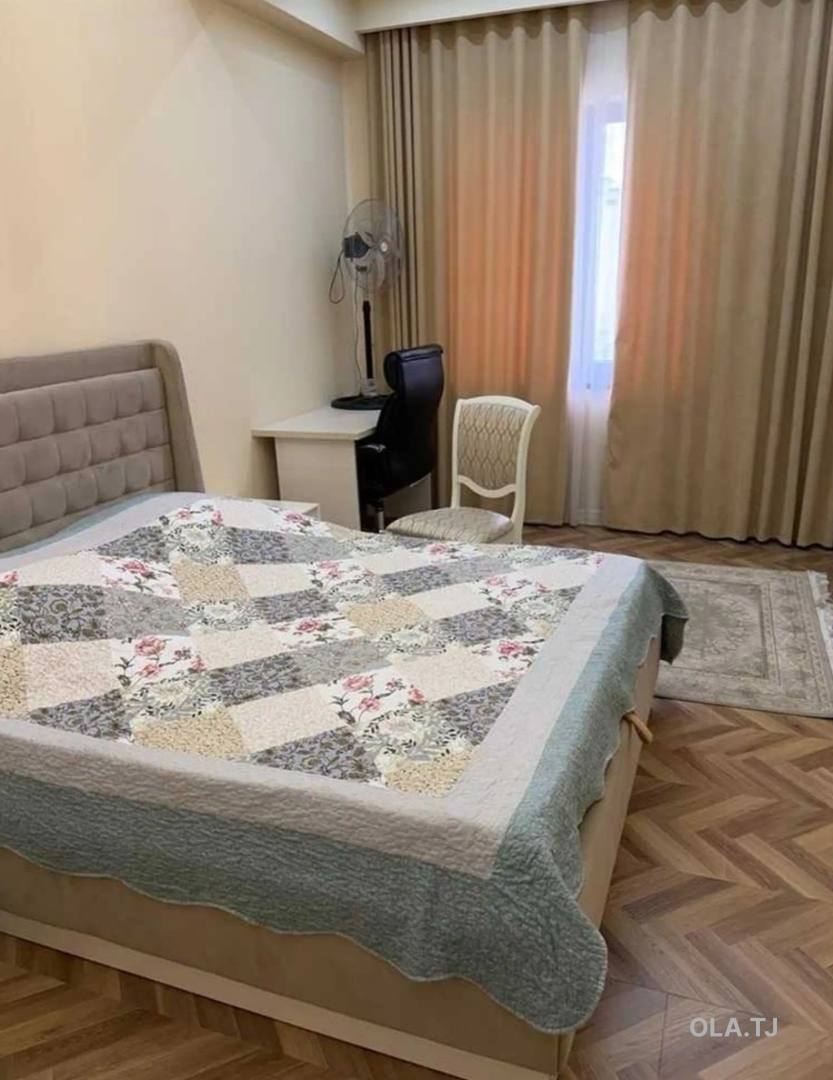 5 комнатная квартира, 4 этаж, 220 м²