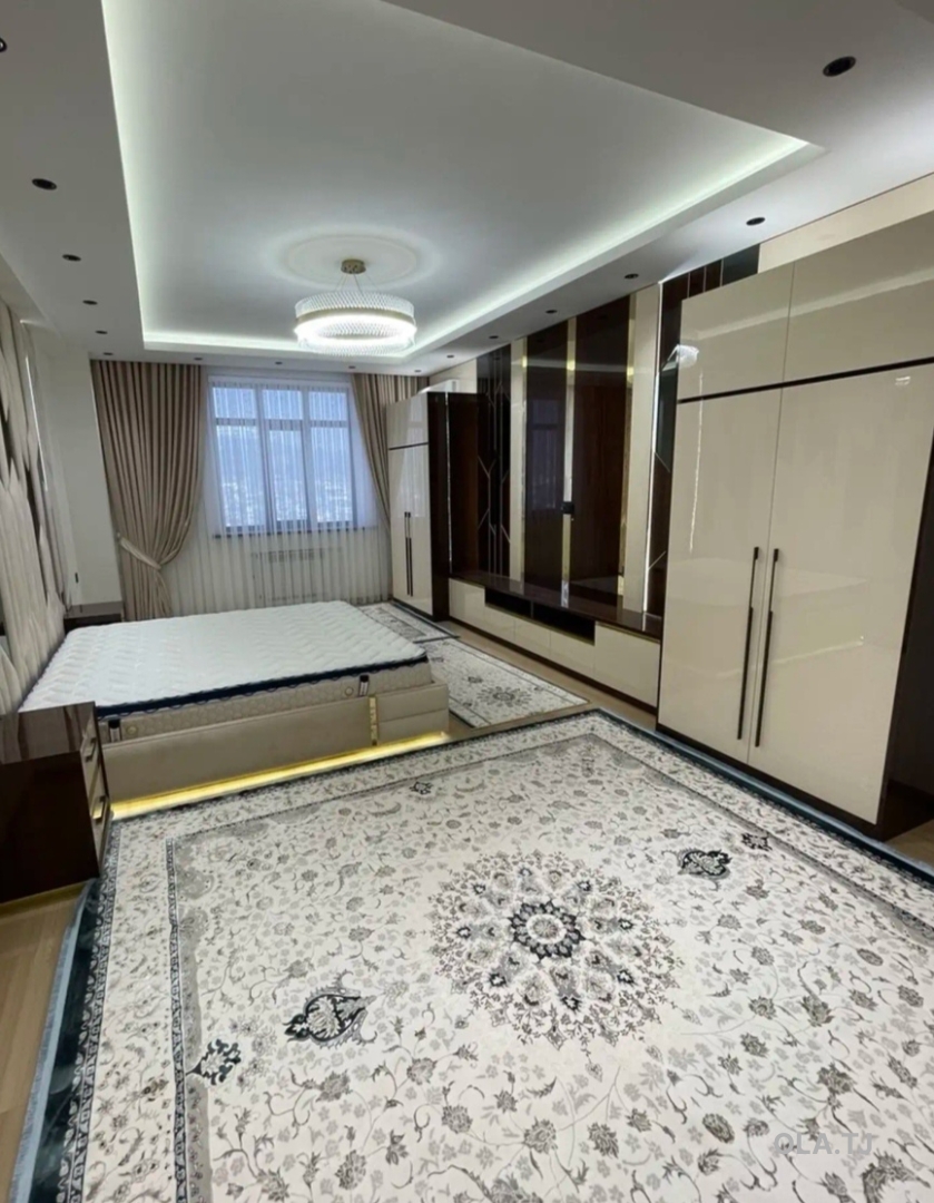 4 комнатная квартира, 14, 218 м²