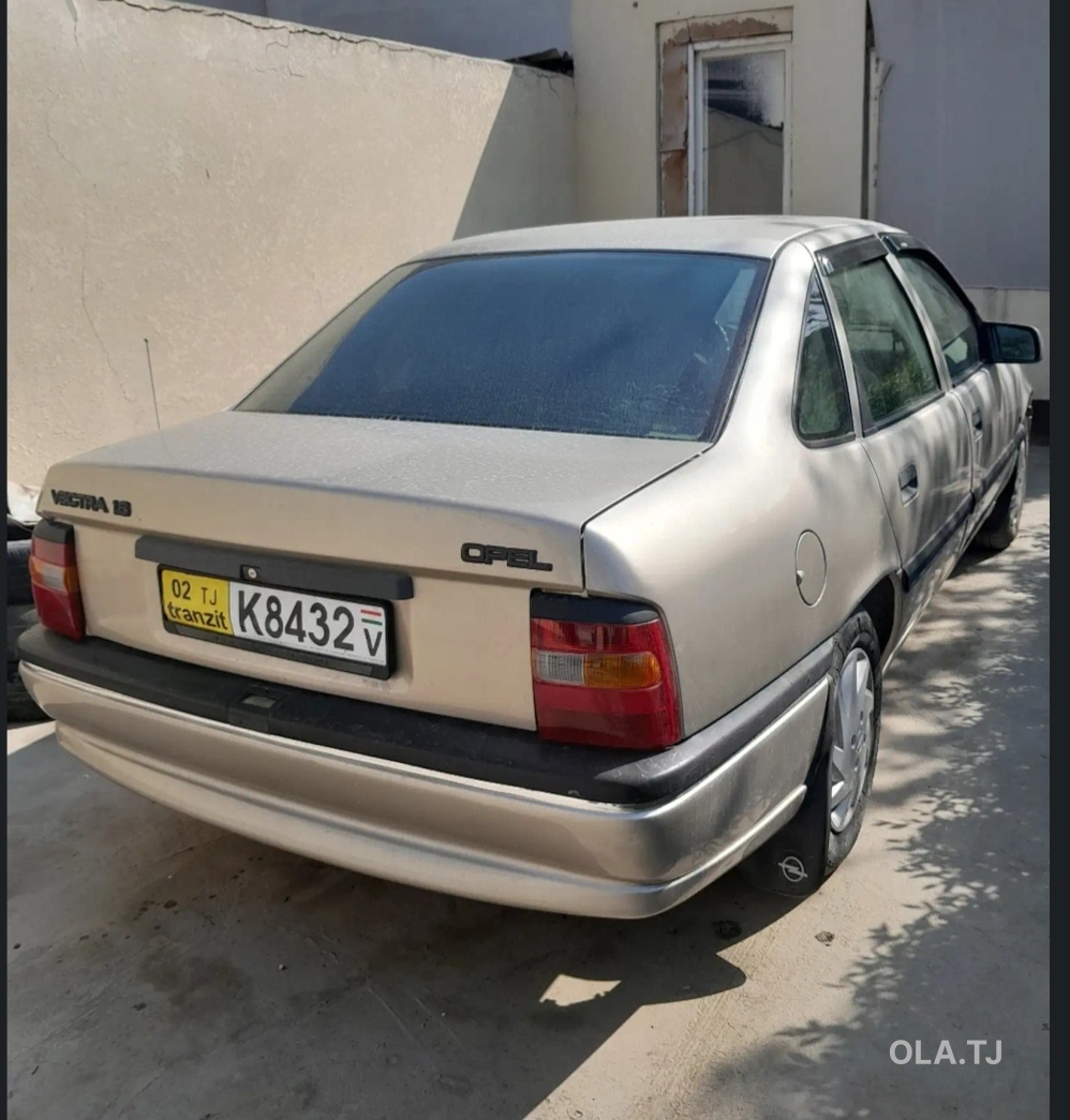 Opel Vectra A,  1992