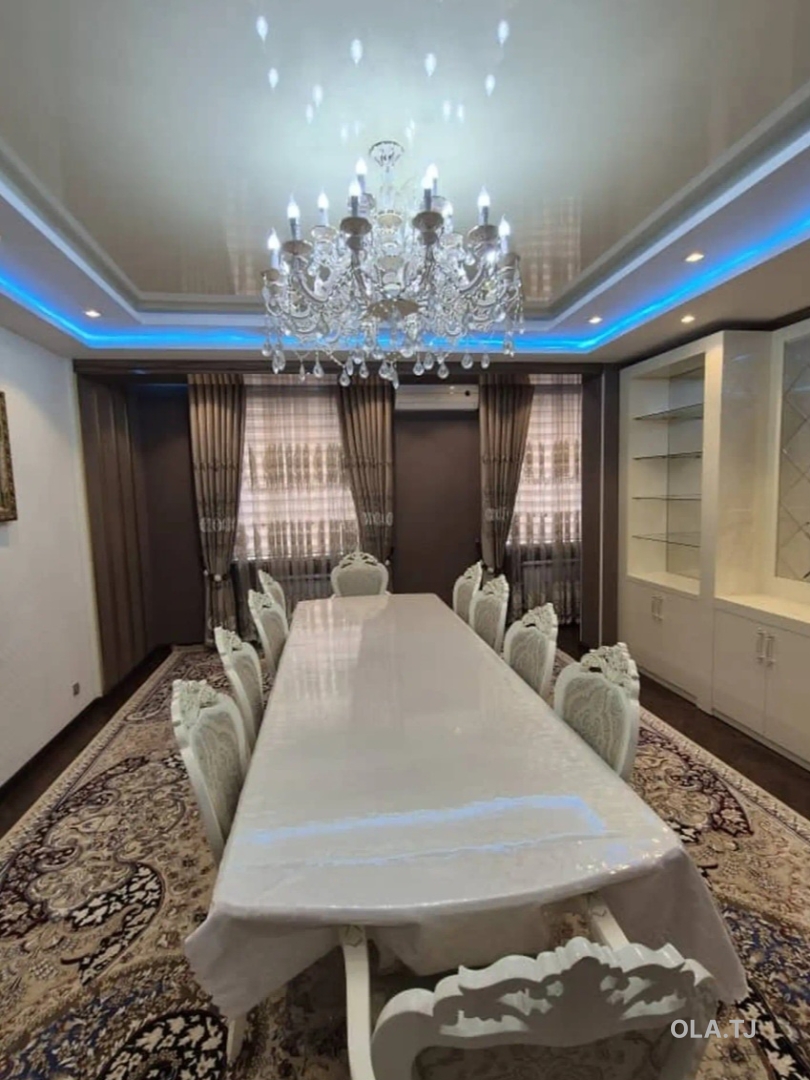 6 комнатная квартира, 4 этаж, 300 м²