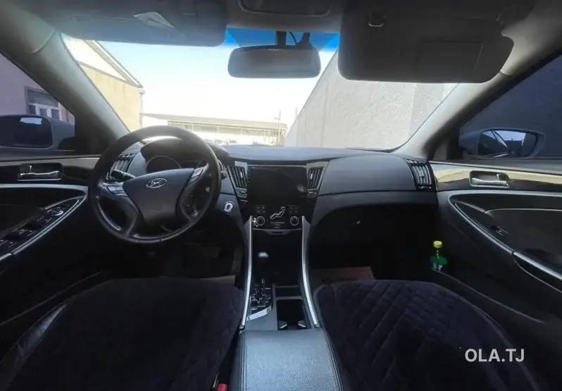 Hyundai Sonata,  2010