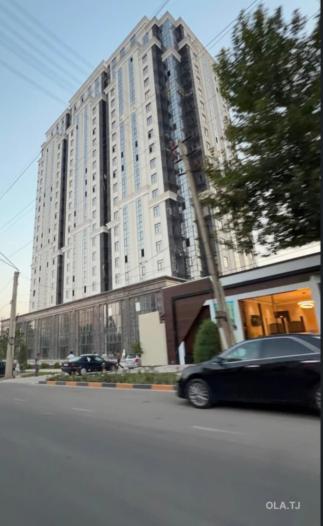 4 комнатная квартира, 3, 200 м²