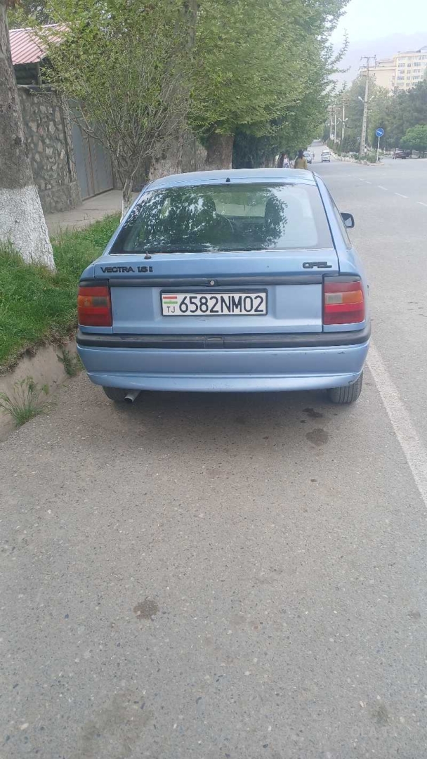 Opel Vectra A,  1992