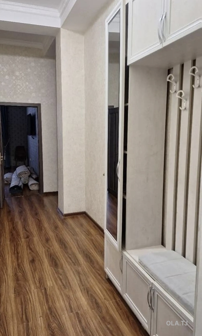 3 комнатная квартира, Цокольный этаж, 98 м²