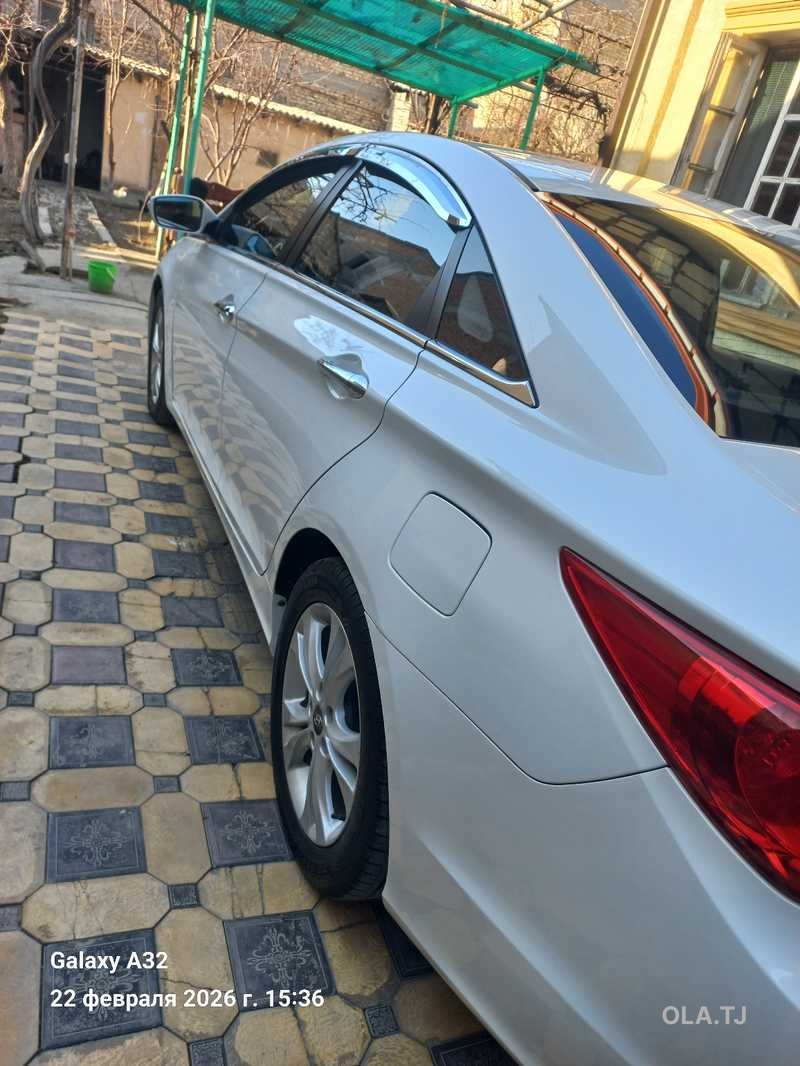 Hyundai Sonata,  2010