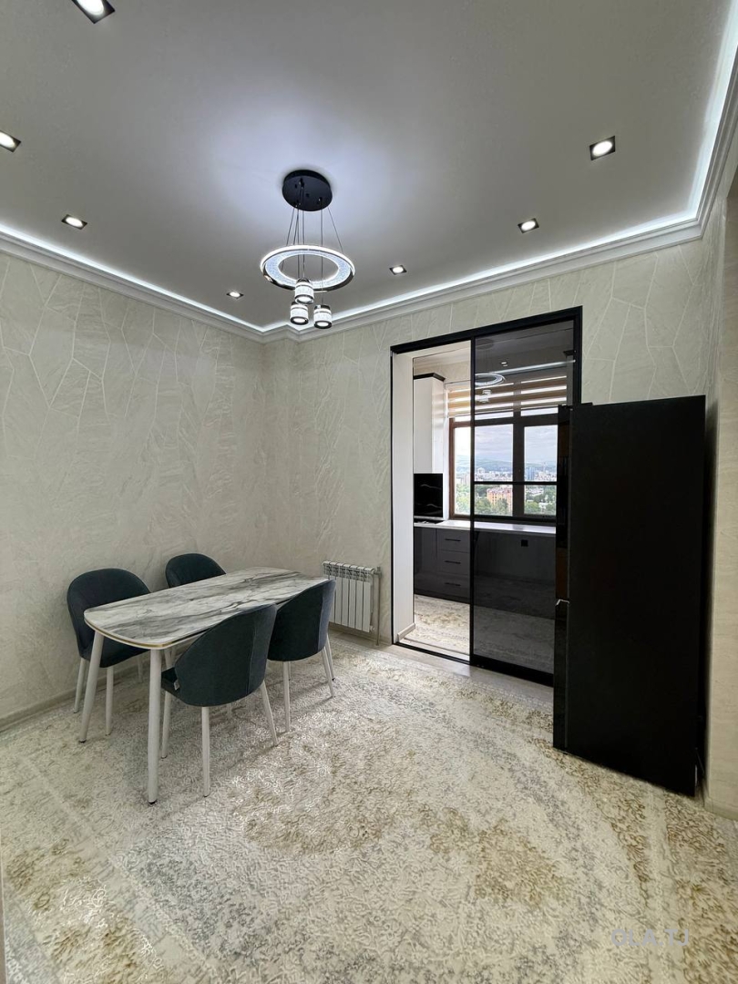 4 комнатная квартира, 15, 84 м²