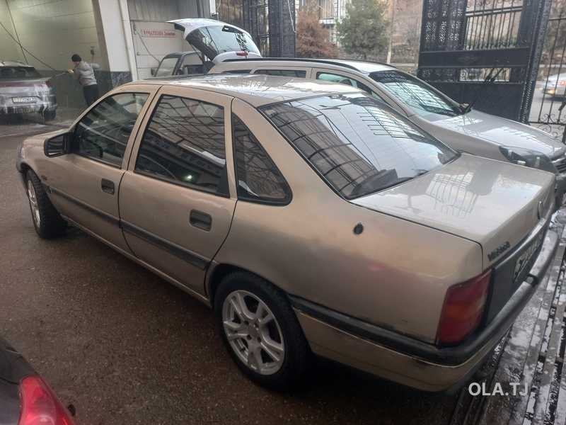 Opel Vectra A,  1993