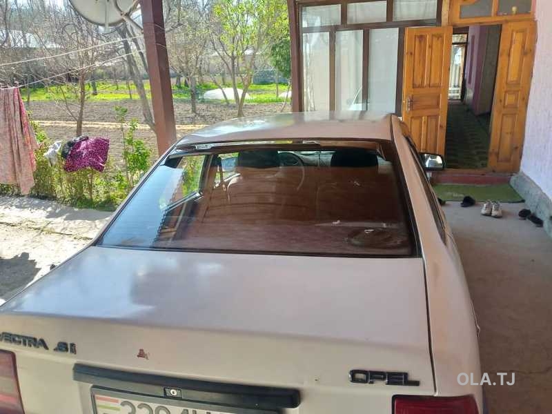 Opel Vectra A,  1990