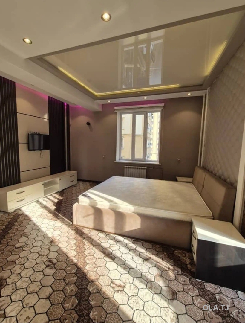 6 комнатная квартира, 4 этаж, 300 м²