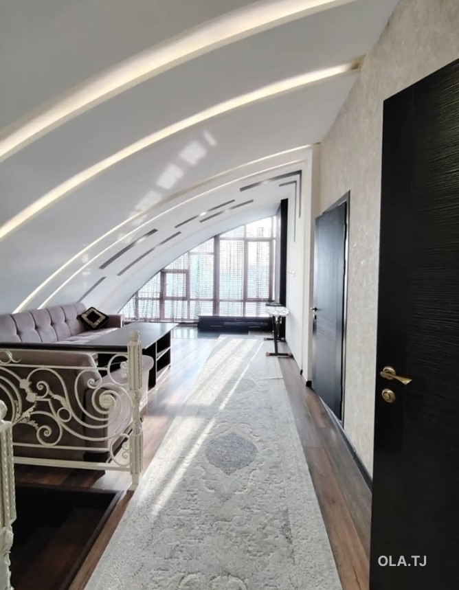 4 комнатная квартира, 11, 241 м²