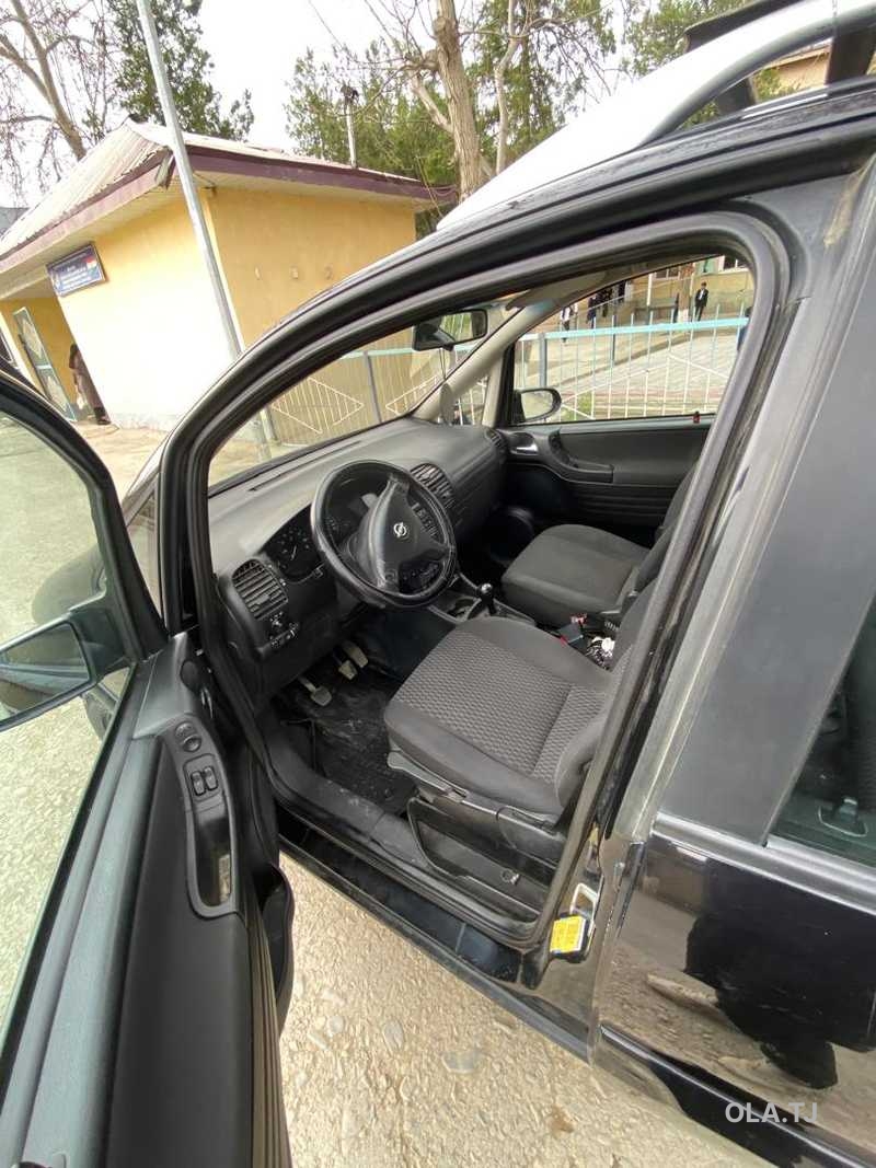 Opel Zafira,  2004