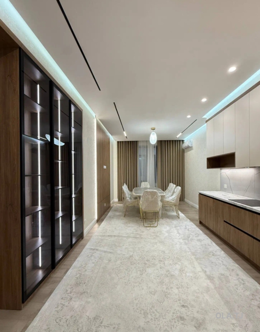 4 комнатная квартира, 3, 215 м²