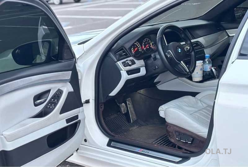 BMW M5,  2011
