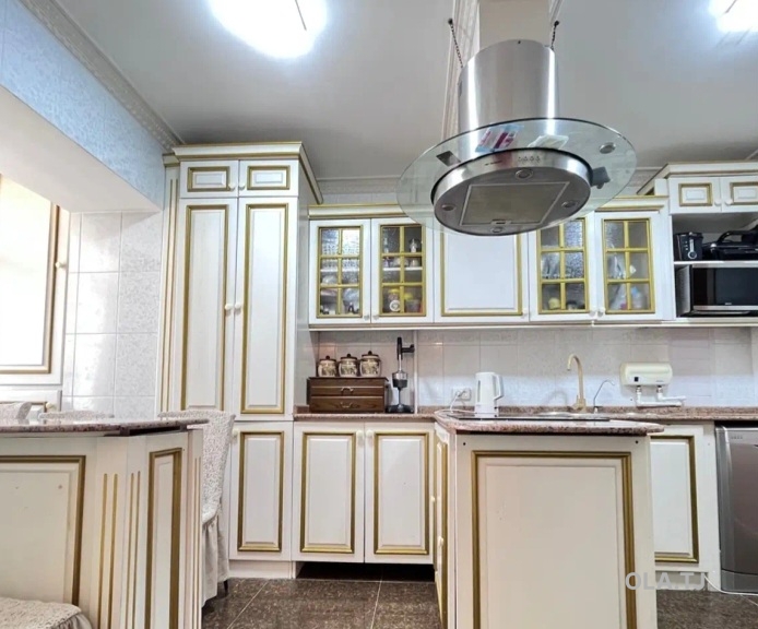 6 комнатная квартира, 3 этаж, 130 м²
