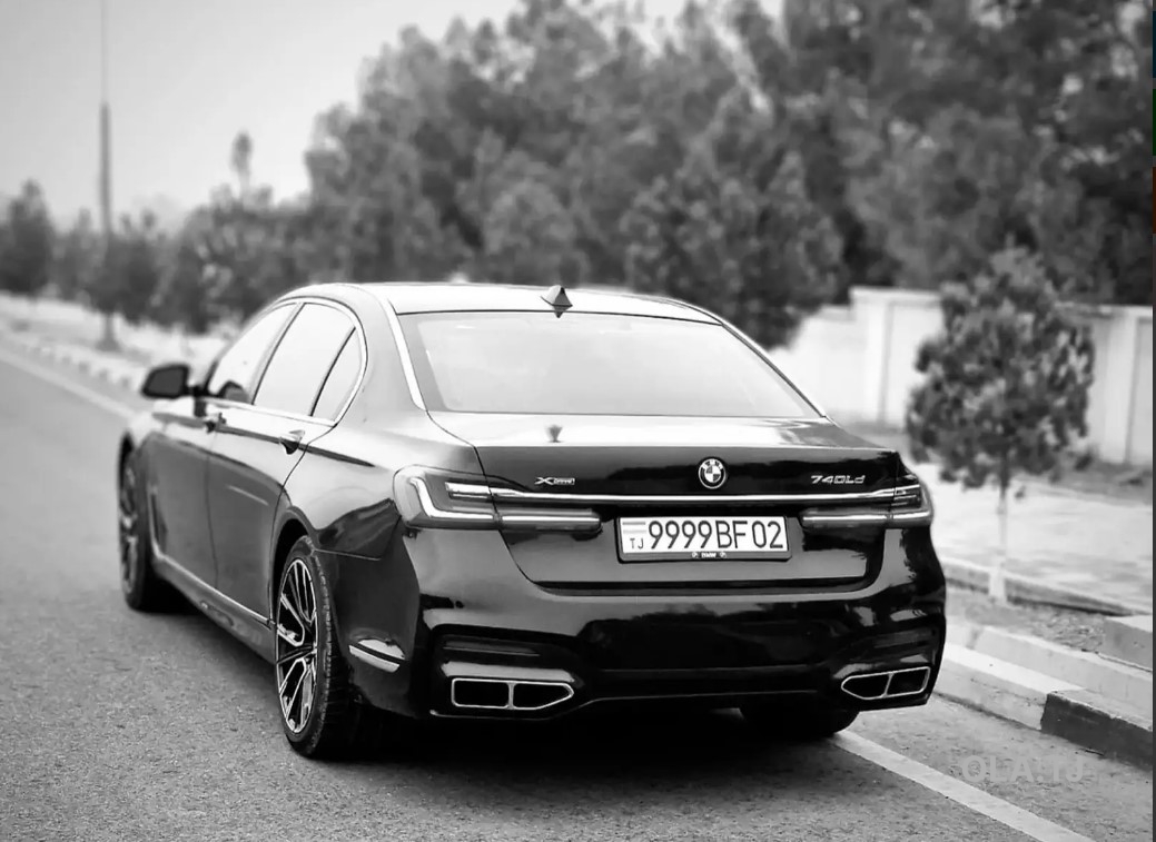 BMW 7 серия,  2012