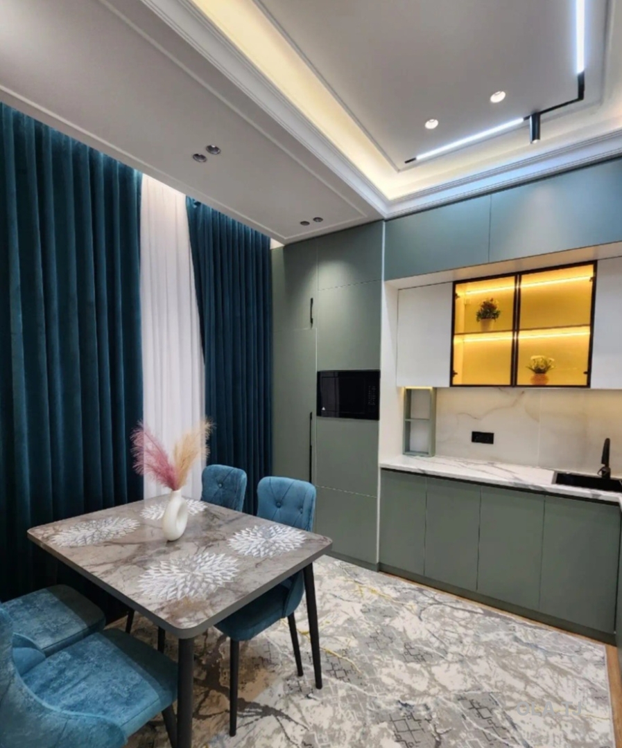 3 комнатная квартира, 8 этаж, 100 м²