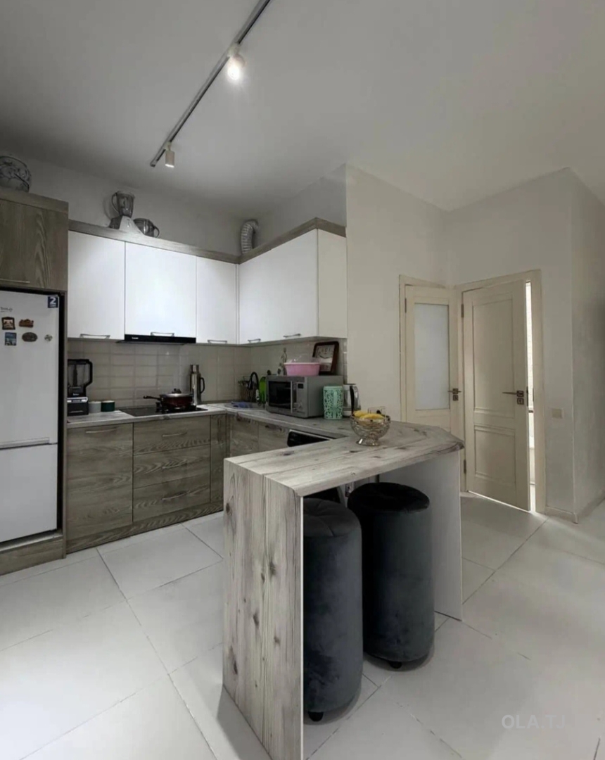 4 комнатная квартира, 15, 93 м²
