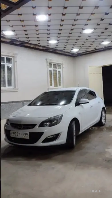 Opel Astra J,  2013