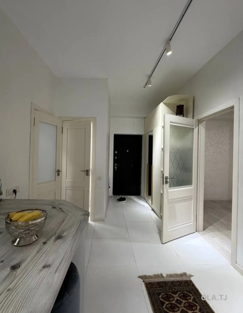 4 комнатная квартира, 15, 93 м²