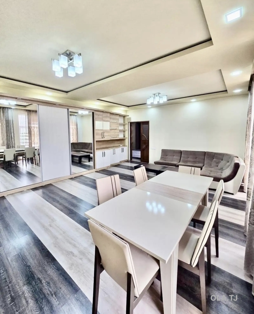 4 комнатная квартира, 4 этаж, 200 м²
