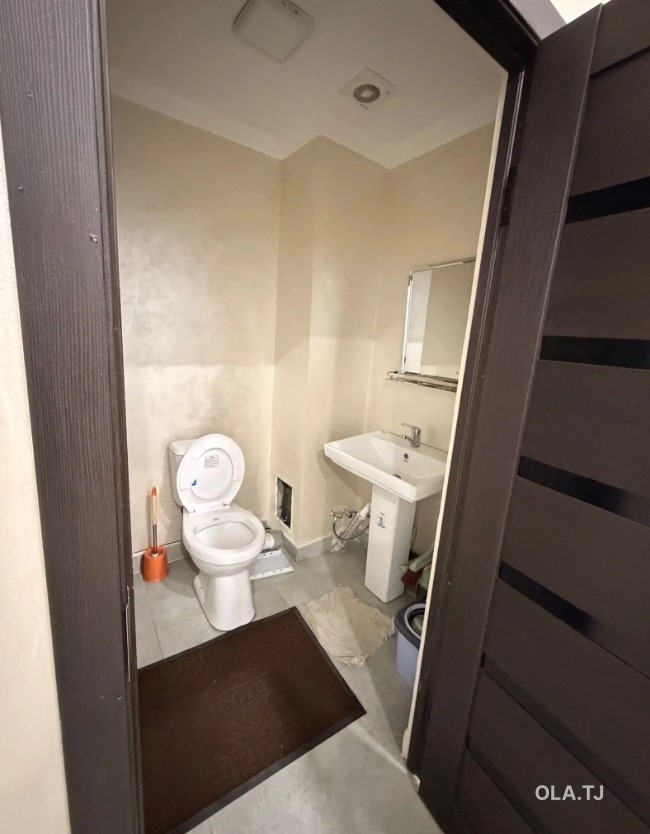 Офис в аренду, В жилом доме, 105 м²