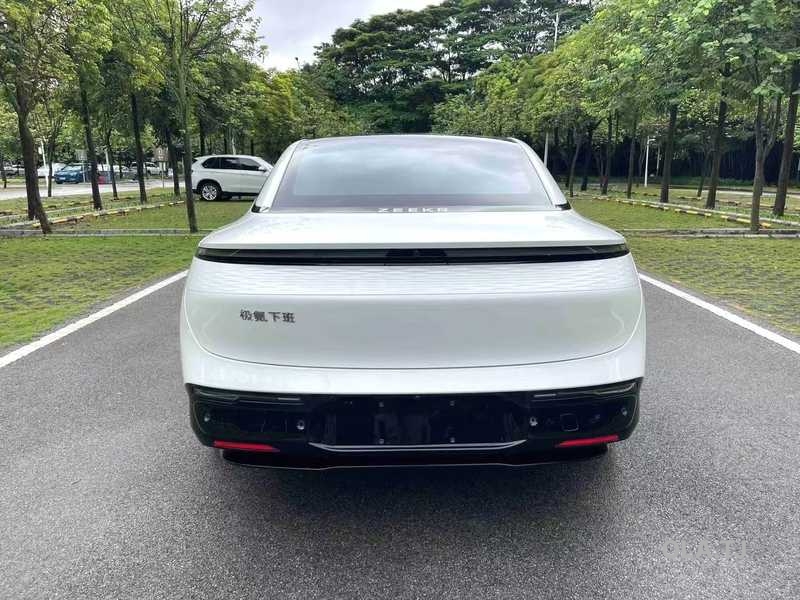 Zeekr 007,  2025