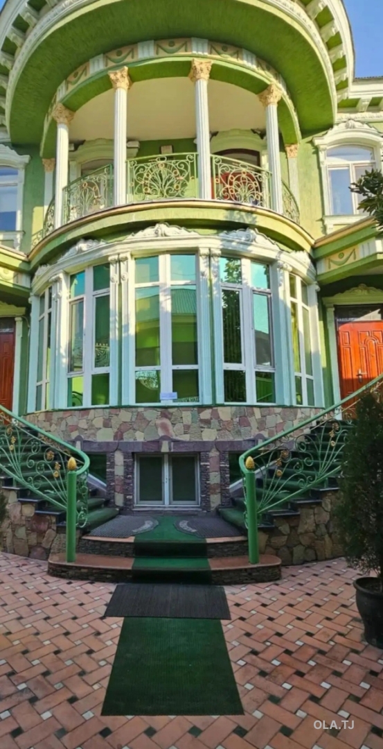 6 комнатная квартира, 3 этаж, 900 м²