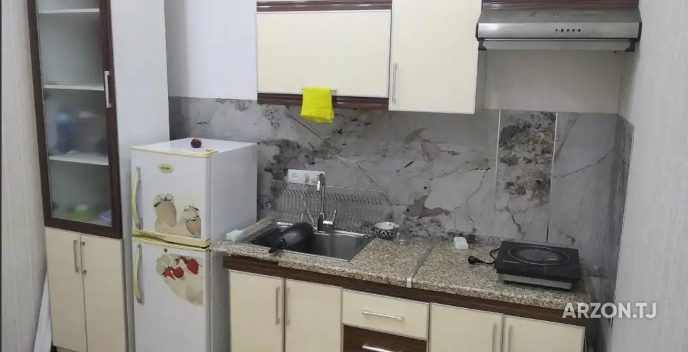 Комната в 1 комнатной квартире, Цокольный/,
