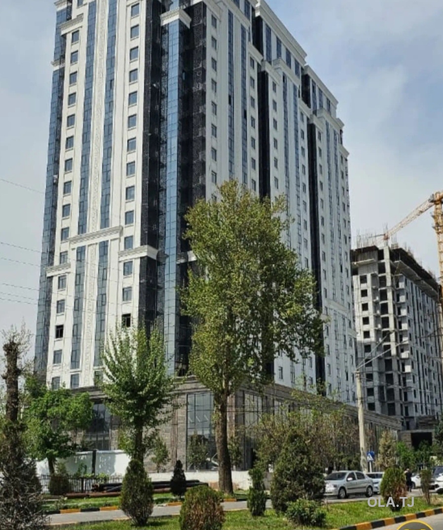 4 комнатная квартира, 18, 200 м²