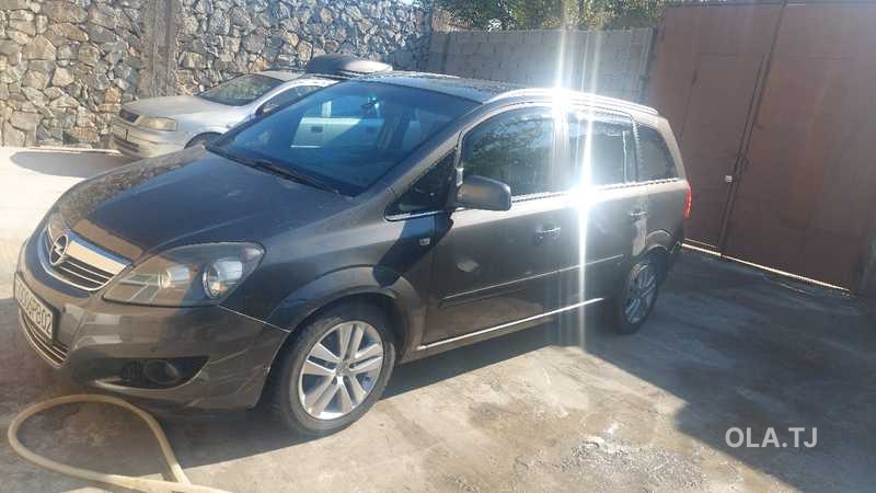 Opel Zafira,  2010