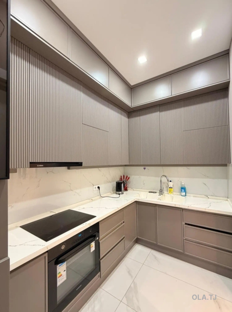 4 комнатная квартира, 8, 132 м²
