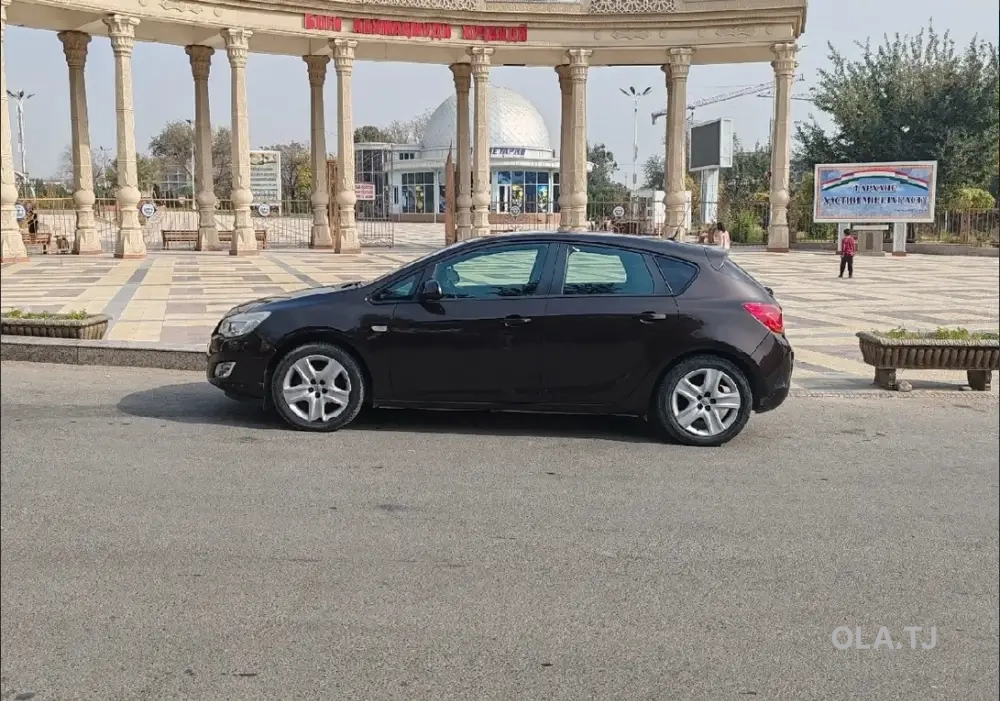 Opel Astra J,  2011