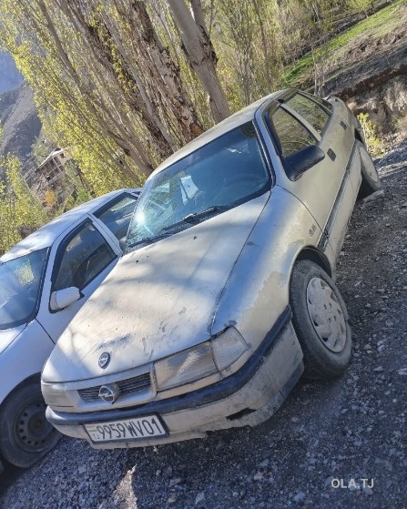 Opel Vectra A,  1992