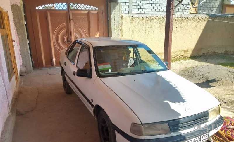 Opel Vectra A,  1990