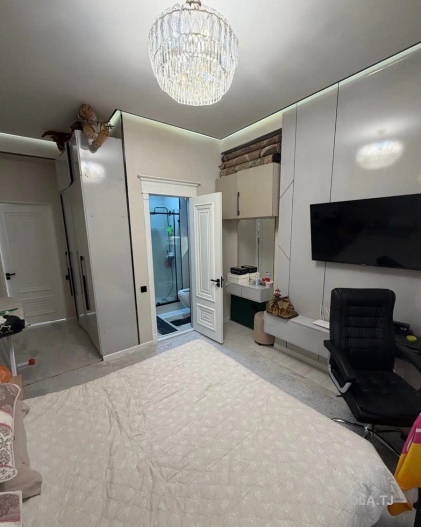 3 комнатная квартира, 2 этаж, 104 м²