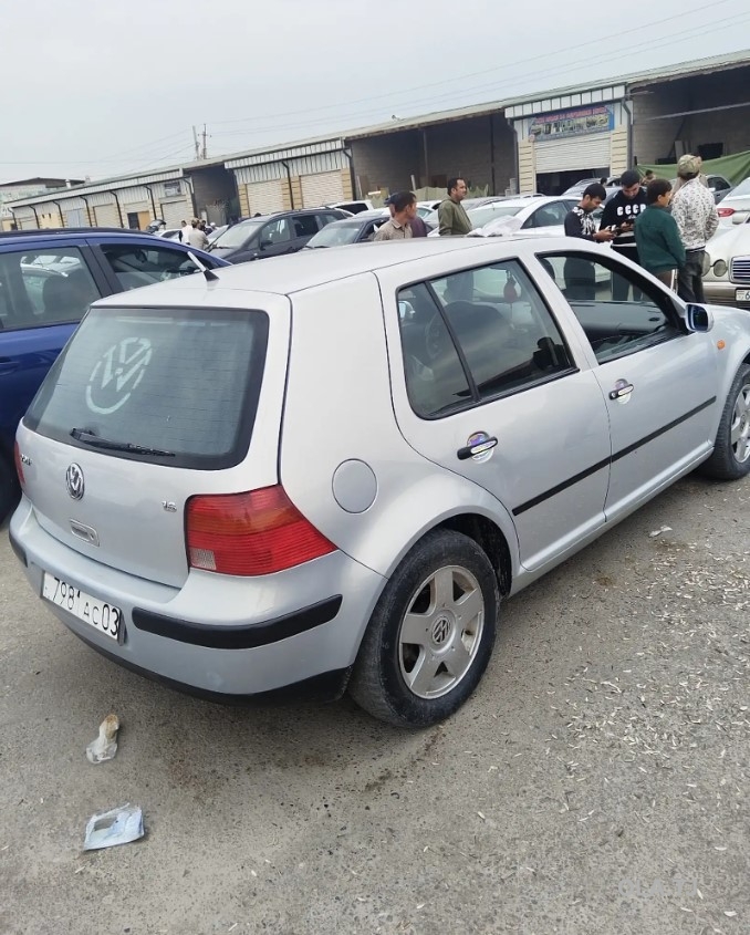 Volkswagen Golf,  1998
