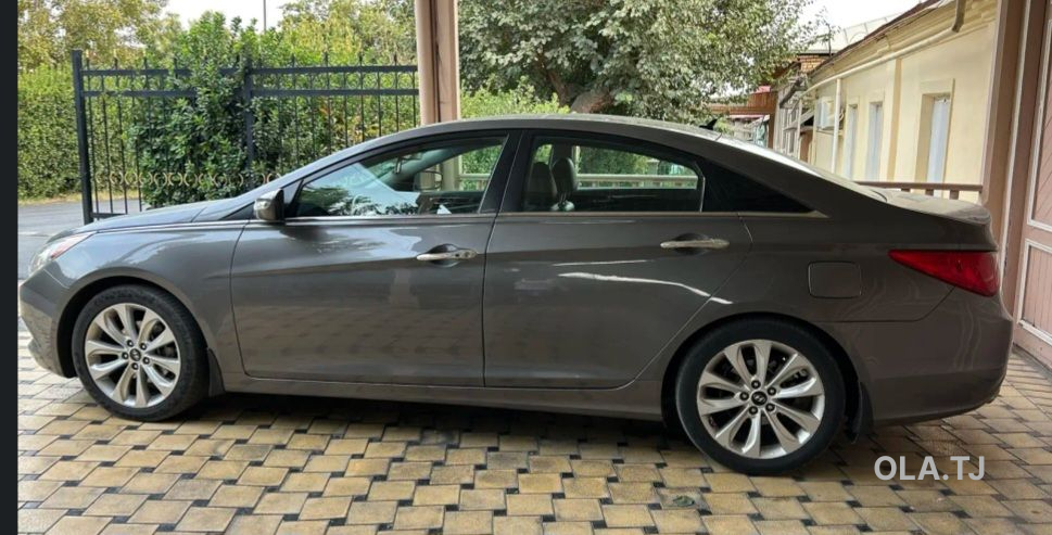Hyundai Sonata,  2012